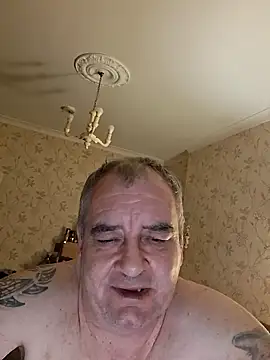 cairdy1888's Live XXX Chat