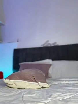 julieta_jhonss' Live XXX Chat