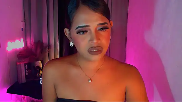 Pokazy przed kamerką – Lorainnelustts