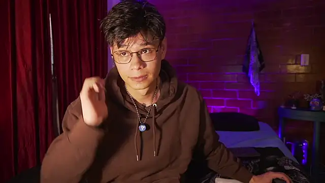 Heliero's Live XXX Chat