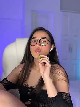 julieta_jhonss' Live XXX Chat