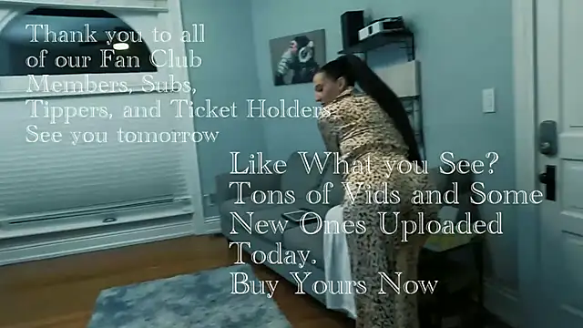 RhiCon: вебкам-шоу