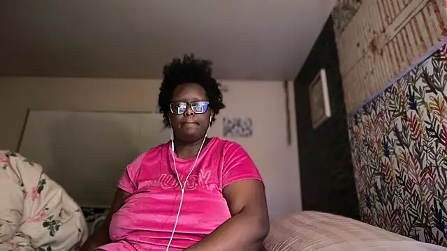 -Yagurlwest: онлайн-секс-чат