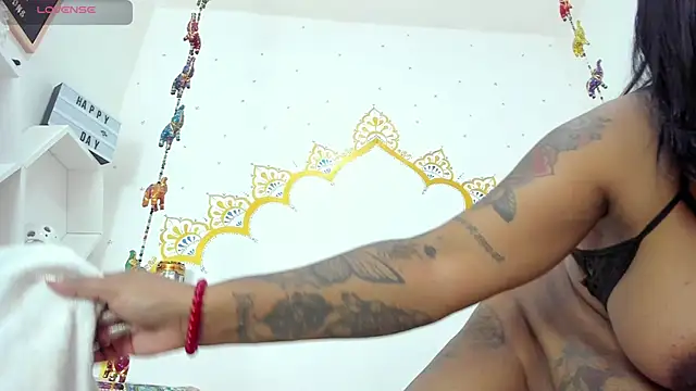 LadyNahir's Live XXX Chat