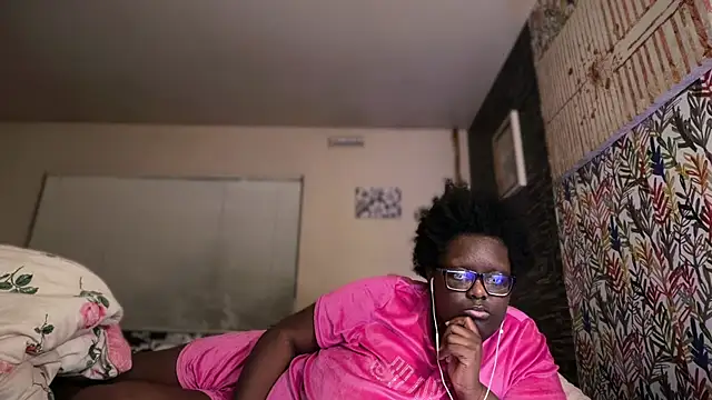 -Yagurlwest live XXX chat