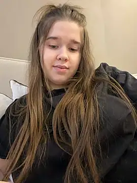 HornyGirlH élő XXX-chatje