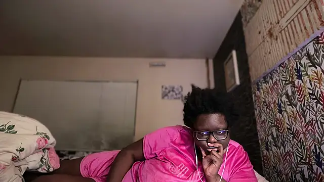 -Yagurlwest's Live XXX Chat