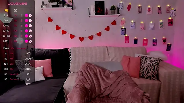 BellaCaress' Live XXX Chat