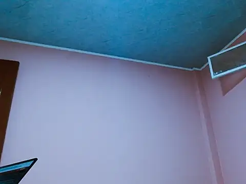 zoe_Nolimits18 Adlı Modelin Canlı XXX Sohbeti