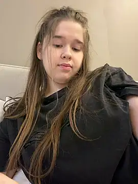 HornyGirlH 在線直播表演