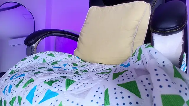 naomi_kyse's Live XXX Chat