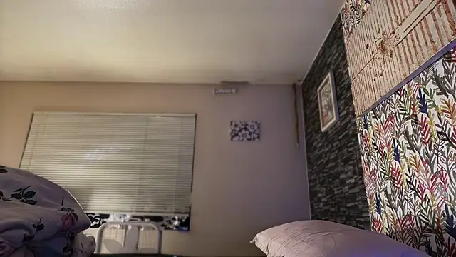 -Yagurlwest's Live XXX Chat