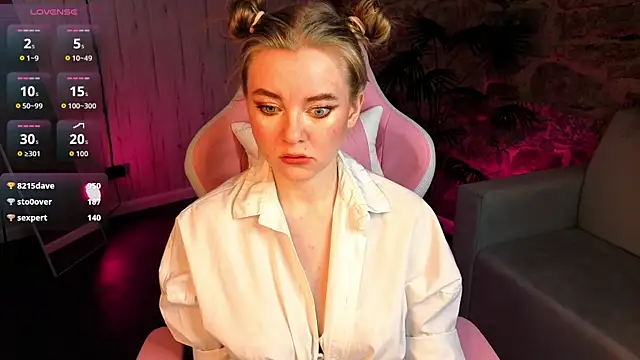 DianaDanian: διαδικτυακό σόου στην κάμερα