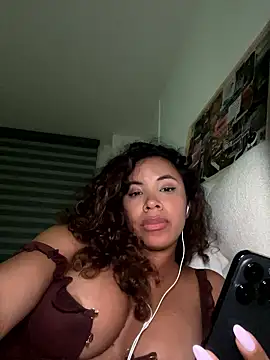 Brunettexio's Live XXX Chat