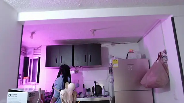 XXX chat uživo modela Hellen_dumont