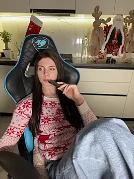 CurlyLara's Live XXX Chat