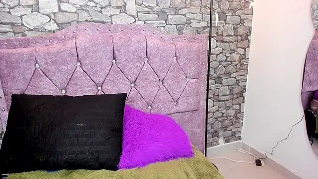 XXX chat uživo modela honey__lemon7