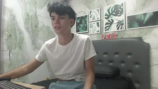 Živý XXX chat ZackBlitz444