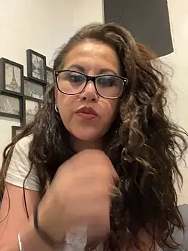 MirandaLatinaLovely's Live XXX Chat