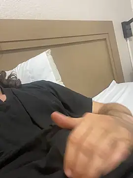 yourinternetboyfriend's Webcam Show