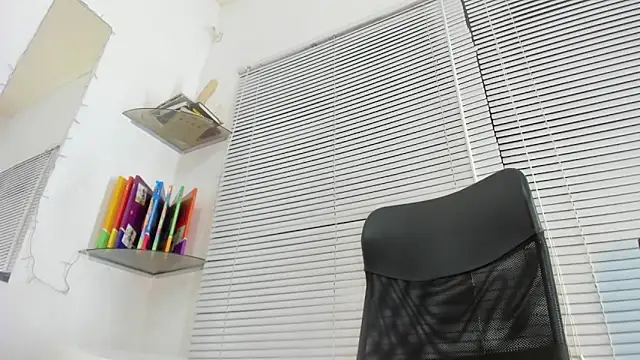 IviMiller@xh's Live XXX Chat