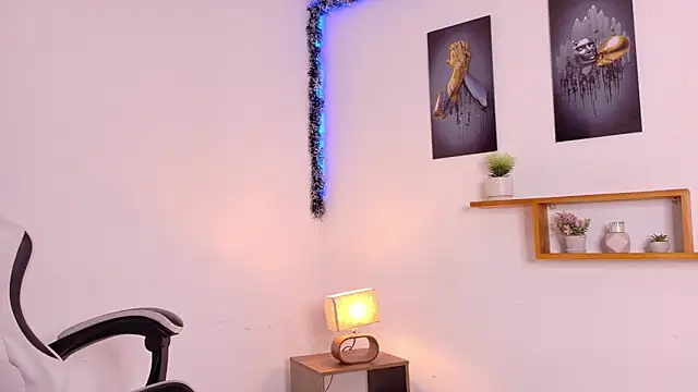 nairagold_ élő XXX-chatje