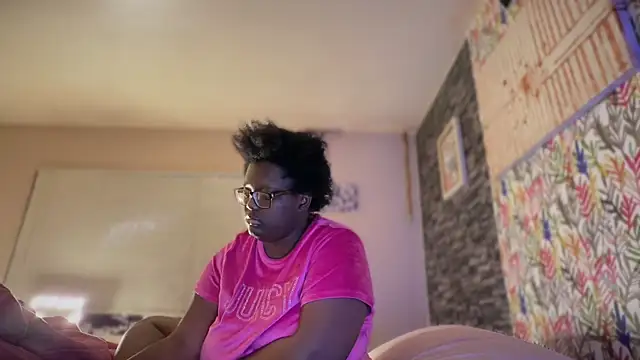 -Yagurlwest's Live XXX Chat