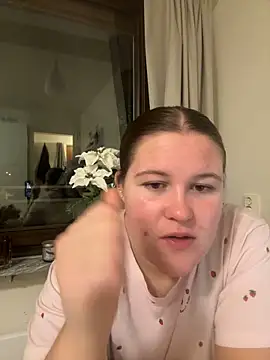 justsomeoneuknow's Webcam Show