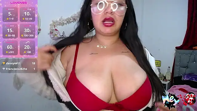 moon_boobs élő XXX-chatje