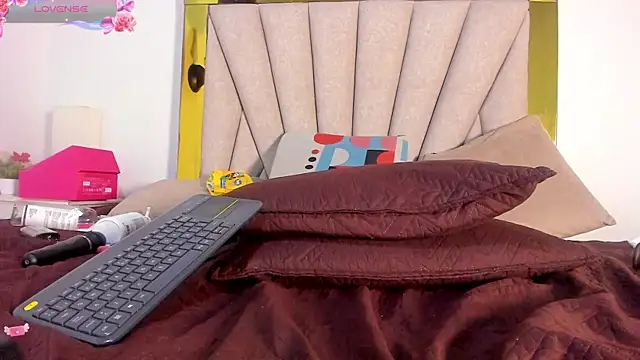 vahiolet_fuentes Live XXX Chat