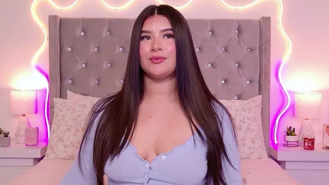 JuliaSUMMERS2022's Live XXX Chat