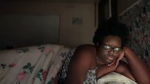 -Yagurlwest's Live XXX Chat