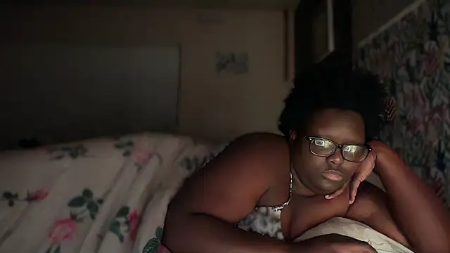 -Yagurlwest's Live XXX Chat