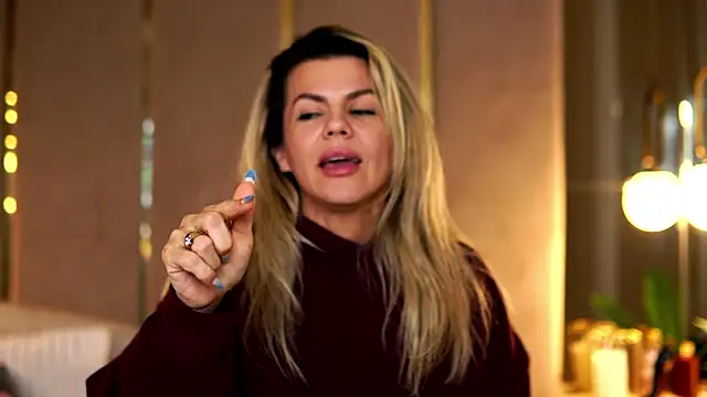 CamilaStarr: διαδικτυακό σόου στην κάμερα