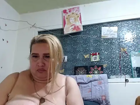 Perla1981--'s Live XXX Chat