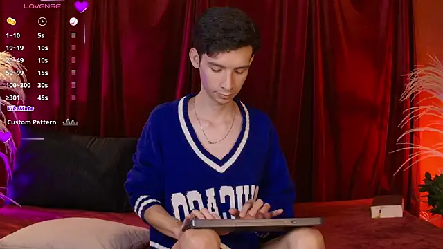 VicenteFerrer's Live XXX Chat