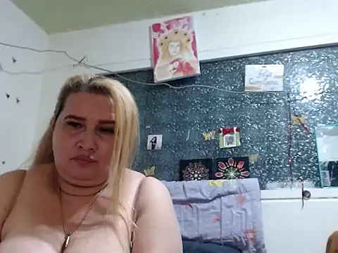 Perla1981--'s Live XXX Chat