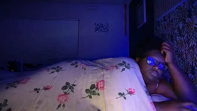 -Yagurlwest live XXX chat