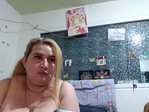 Perla1981--'s Live XXX Chat