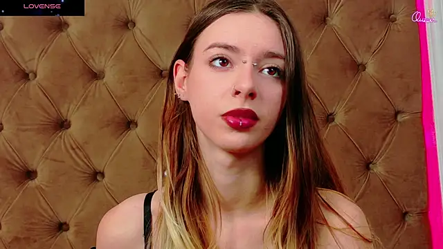 CoraVex's Live XXX Chat