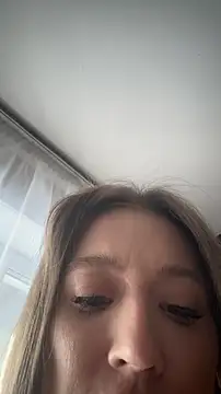 MissEvelynGlow: διαδικτυακό σόου στην κάμερα