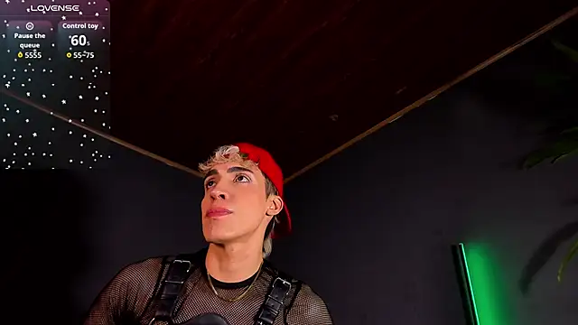 Angel_Snowhotxxx: διαδικτυακό σόου στην κάμερα