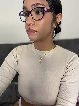 Isabella-Teen Adlı Modelin Canlı XXX Sohbeti