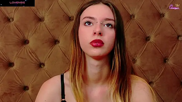 CoraVex's Live XXX Chat