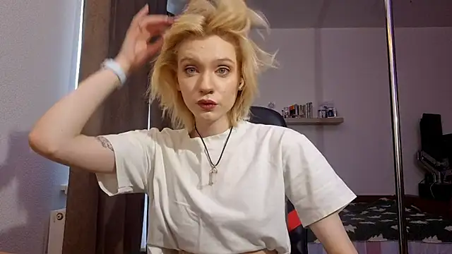 AuraNevera's Live XXX Chat