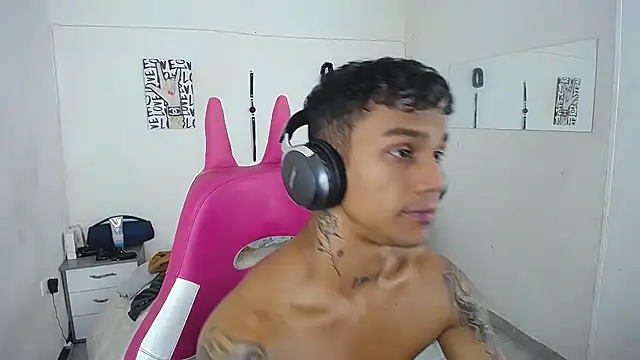 Leonard_Price's Live XXX Chat