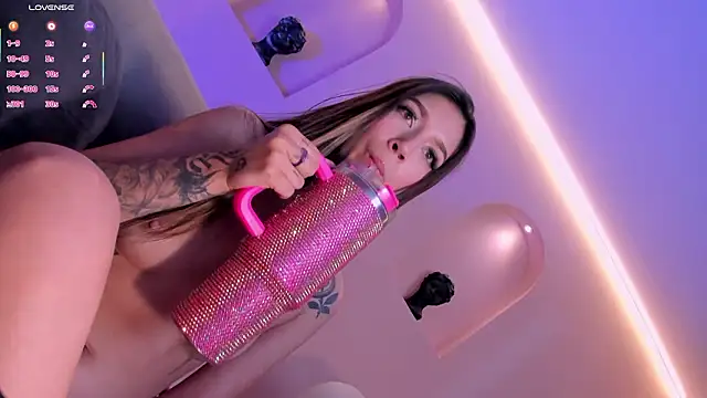 TaraLawrence's Live XXX Chat