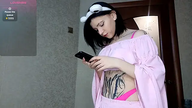 NoMoreCIothes' Live XXX Chat