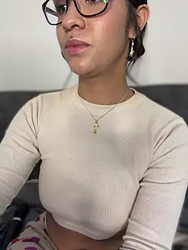 Isabella-Teen's Live XXX Chat