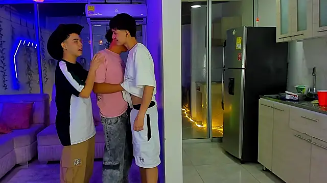 Houseofwarrios' Live XXX Chat